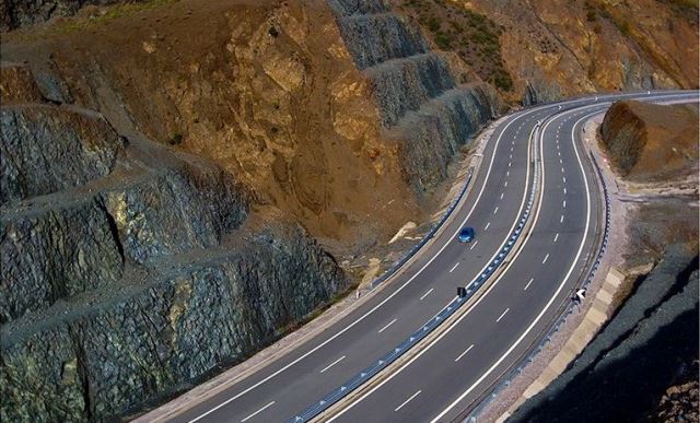 Hyn ne fuqi kontrata e Rruges se  Kombit, ja kush paguan dhe kush perjashtohet